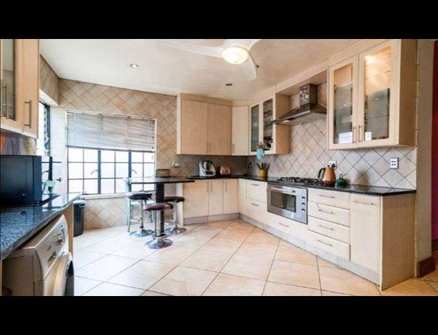 3 BEDROOM HOUSE FOR SALE IN KENSINGTON